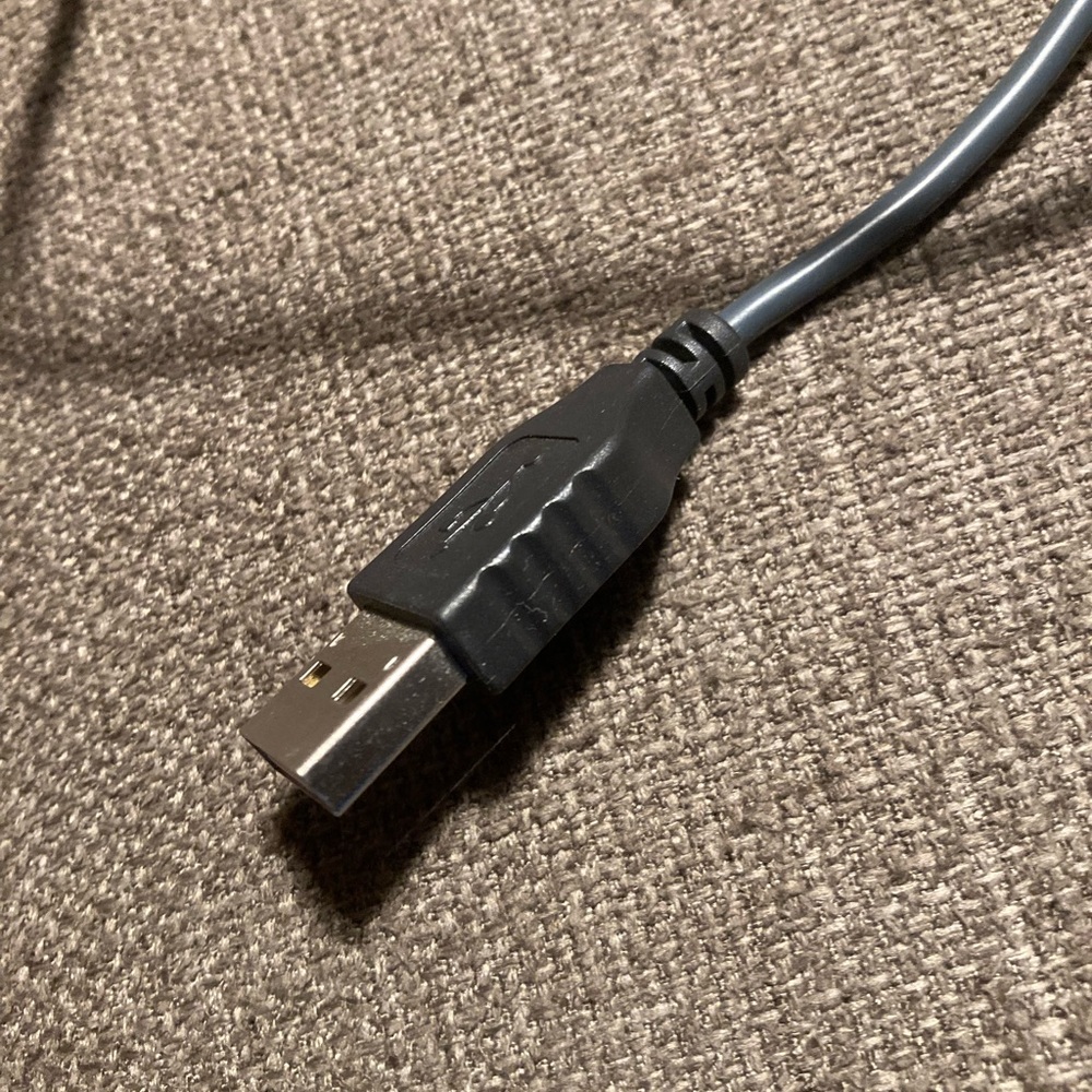 Computer mouse with USB connector cable - Picture 2 of 3